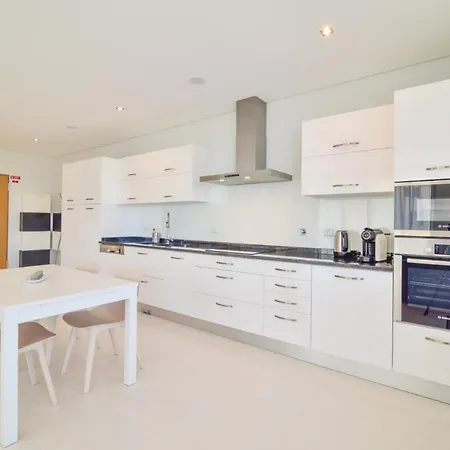 Pola Seaview Apartment By Moje Holiday Lagos Esterno foto